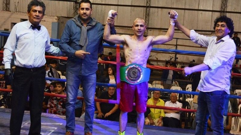 “Mendieta” Báez  nuevo campeón Latino Gallo del CMB
