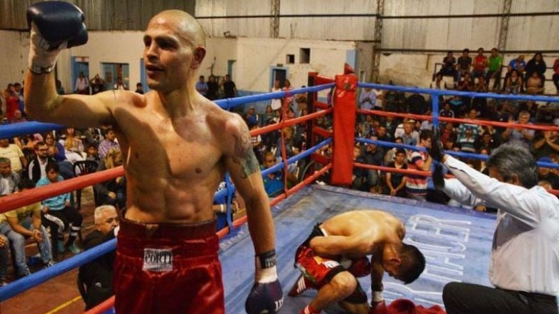 “Mendieta” Báez  nuevo campeón Latino Gallo del CMB