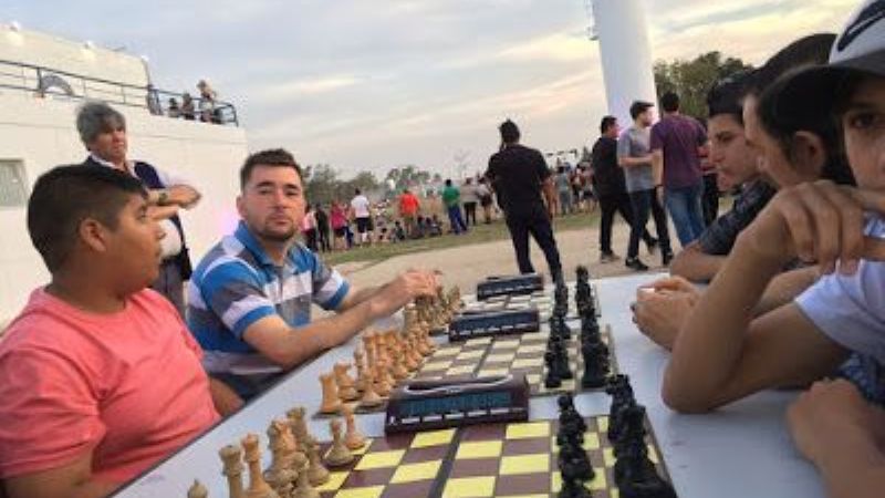 El Ajedrez estuvo en la fiesta por la obras en el “Poli”