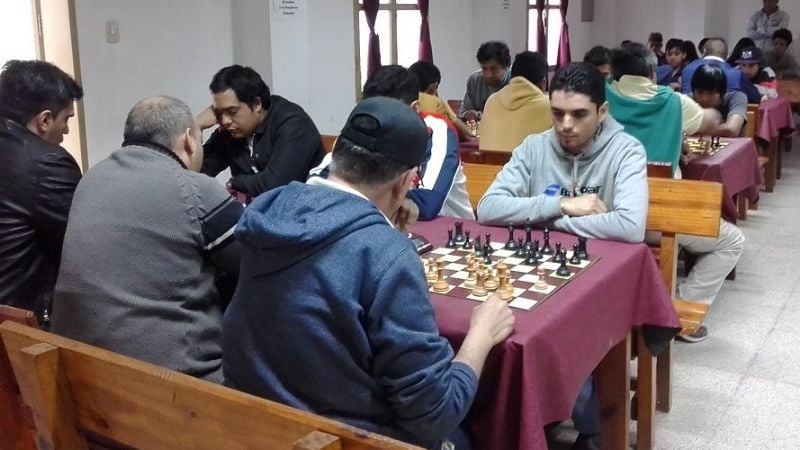 Hoy, Catamarca Ajedrez en la plaza de Villa Cubas