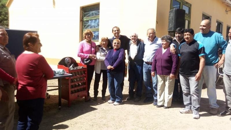 Donaron juegos para adultos mayores en Mutquín