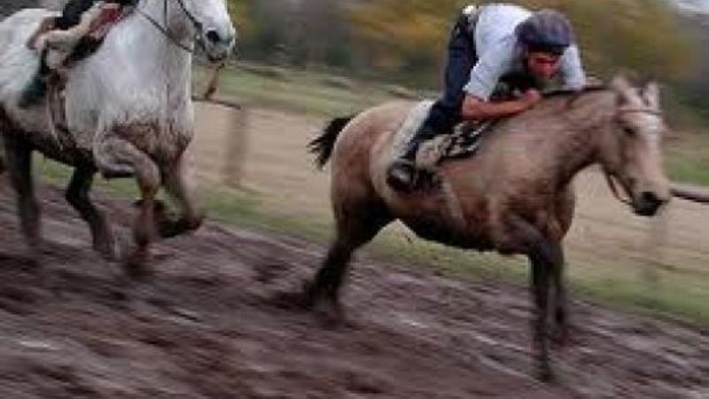 Joven impactó contra un árbol en una carrera cuadrera en Ancasti