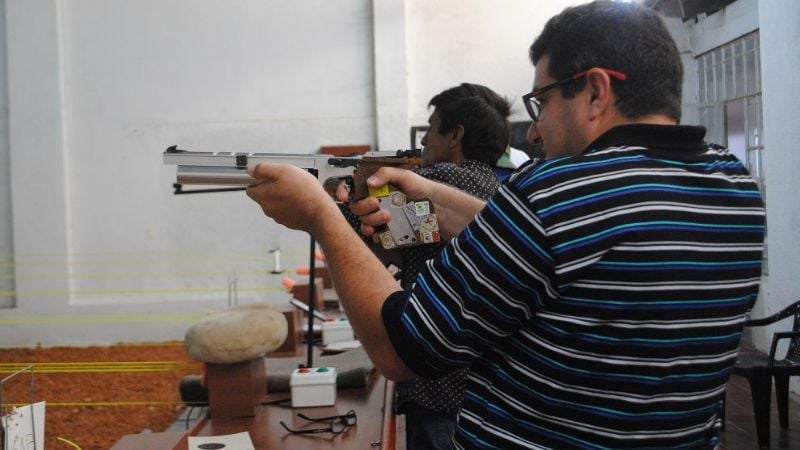 Hugo Chacón campeón del tiro entre periodistas deportivos