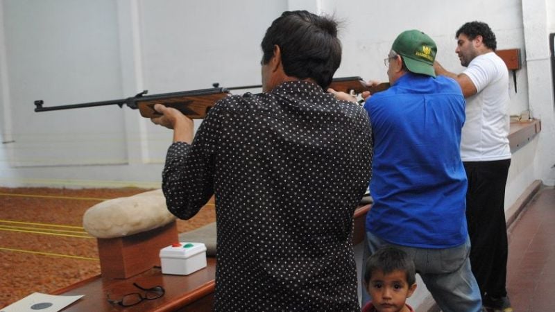 Hugo Chacón campeón del tiro entre periodistas deportivos