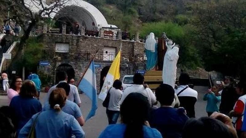 Con una caravana, iniciaron las fiestas de la Sagrada Familia
