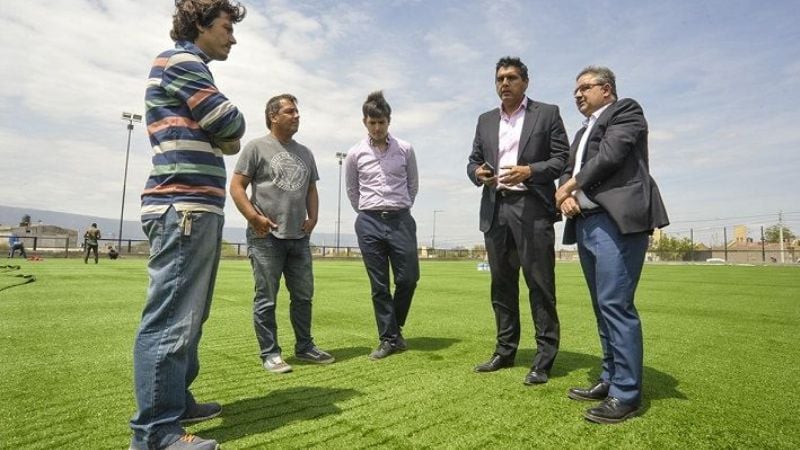 Ultiman trabajos en la plaza del B° San Antonio Sur