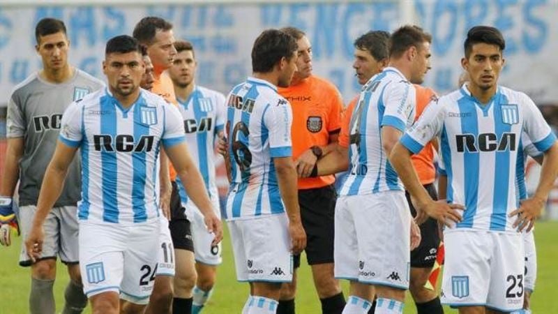 Racing ante  Libertad para seguir en la Sudamericana