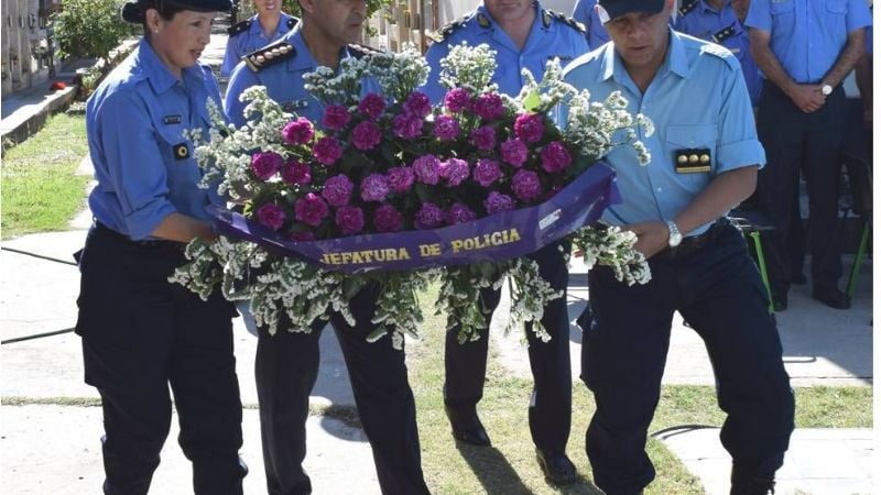 Responso en el Panteón Policial conmemorando a los fieles difuntos