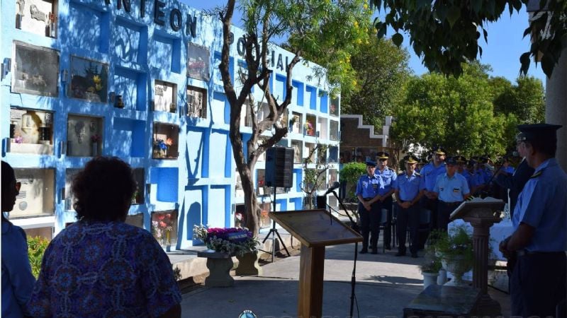 Responso en el Panteón Policial conmemorando a los fieles difuntos