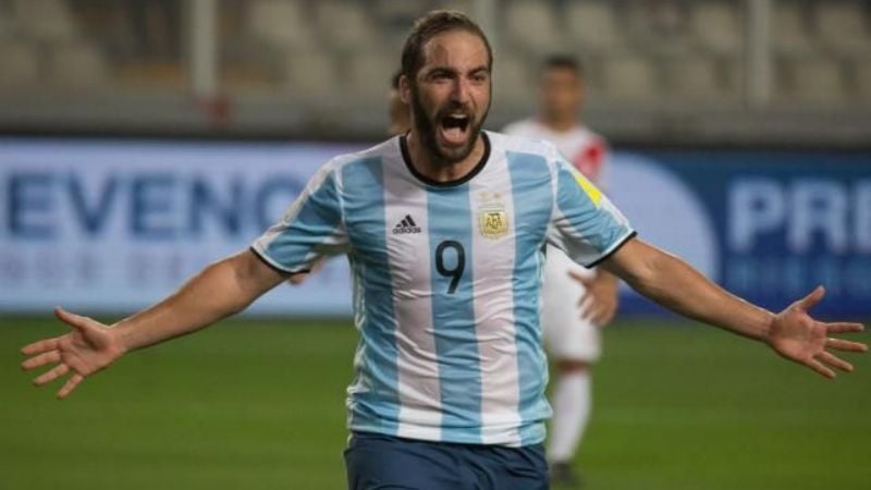 "Ahora que clasificamos vamos a mirar de nuevo a Higuaín"