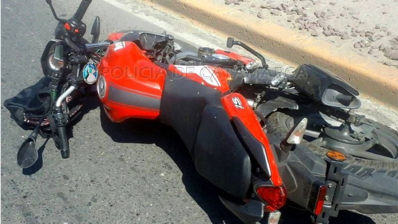 Motociclista embistió a una bicicleta en la que iban dos menores