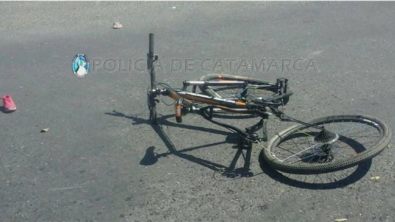 Motociclista embistió a una bicicleta en la que iban dos menores
