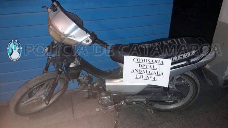Aprehenden a un joven y recuperan una moto robada en Andalgalá