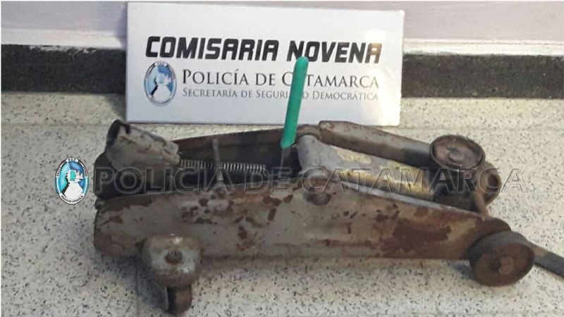 Atrapan a dos jóvenes que robaron un gato hidráulico