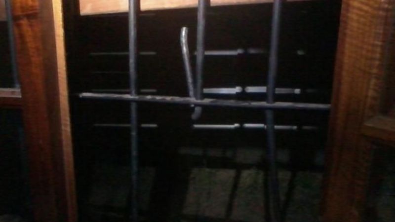 Salió de bañarse y descubrió que le robaron $30 mil