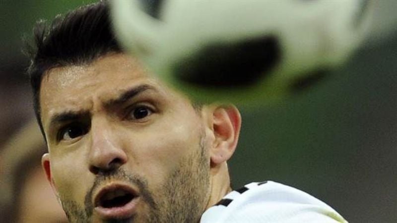 Susto con Agüero, que se desmayó en el vestuario