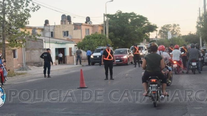 Secuestran 17 motos y arrestan a dos jóvenes en controles