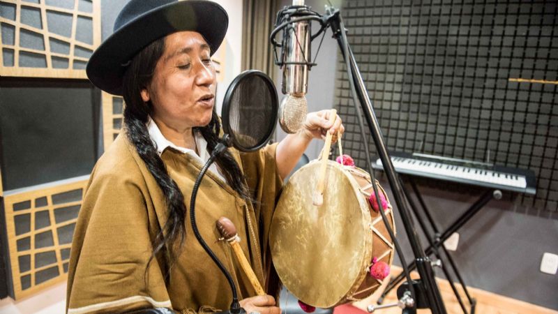 Polita Condori dedicó sus coplas a los senadores