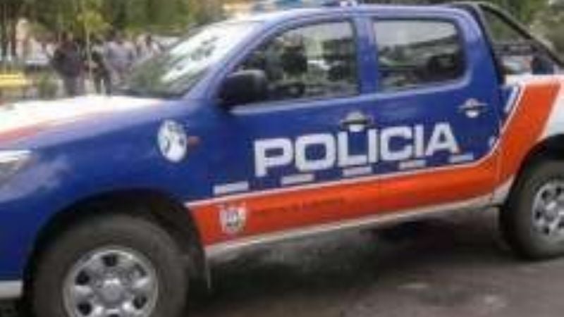 Choque con daños materiales, conductor fugado y atrapado