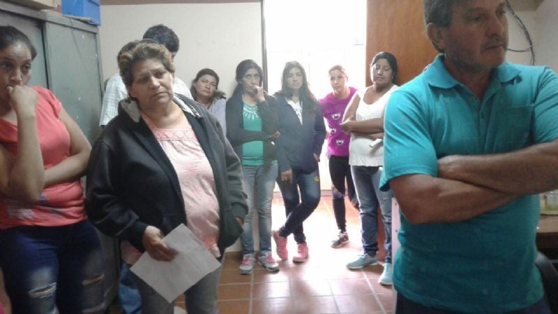 Vecinos de La Calera, reclaman en el Municipio