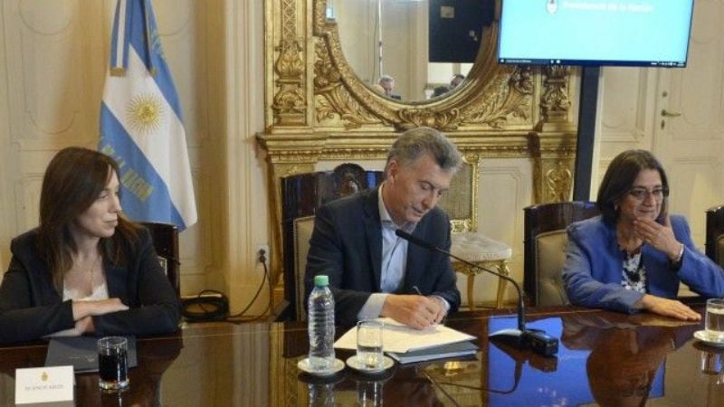 Macri pidió contener los sueldos de estatales, para que no presionen al sector privado