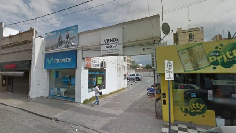 A los gritos y a los golpes en una playa de estacionamiento