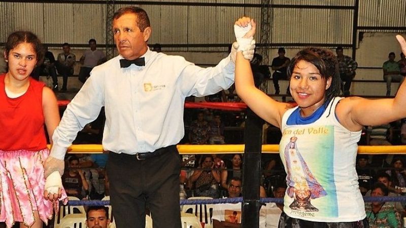 Triunfo de “La Monita” y caída del “Fenómeno” Apaza