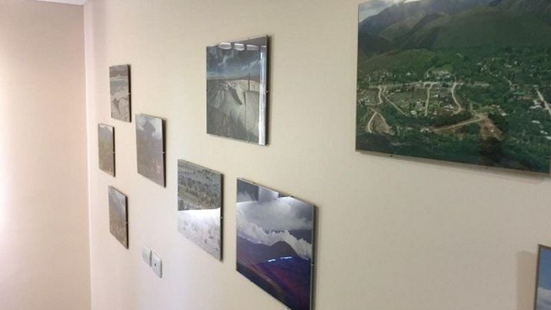 Decoran con paisajes de Catamarca una habitación en la Casa Posadas
