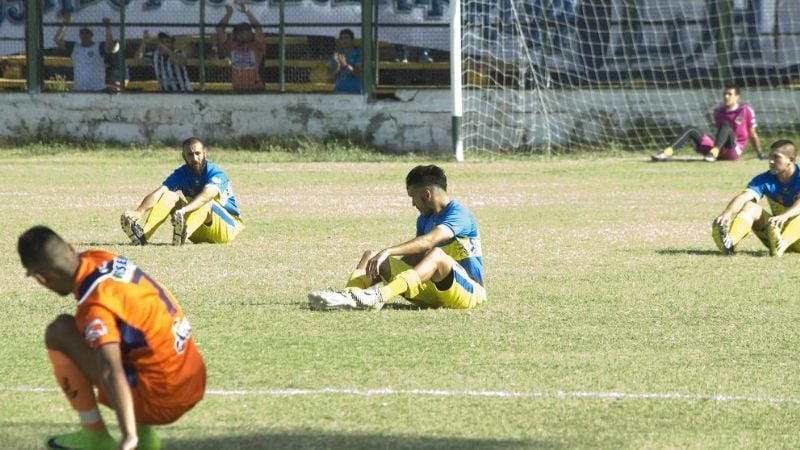 Inédita protesta de “Poli” y el “Profe” contra los malos arbitrajes