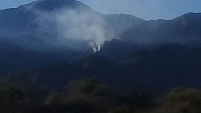 Bomberos combaten otro incendio en Capillitas