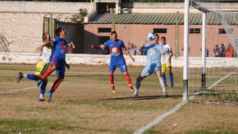 Güemes y Vélez con Sarmiento y Racing de Córdoba