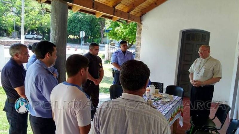 El Obispo visitó la comisaría de Ancasti