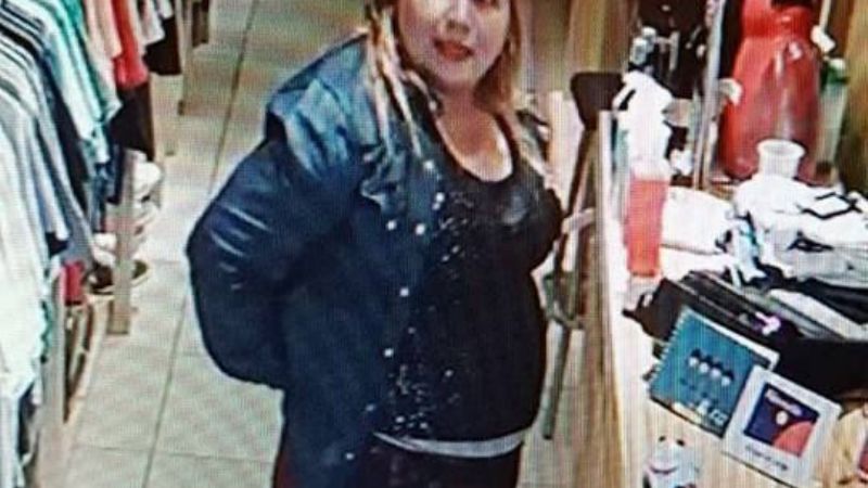 Escrachan a “mechera” en un local de ropa