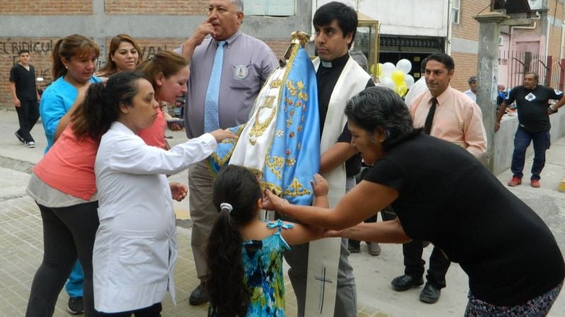 La Virgen llegó a la escuela Cacique Juan Chelemín