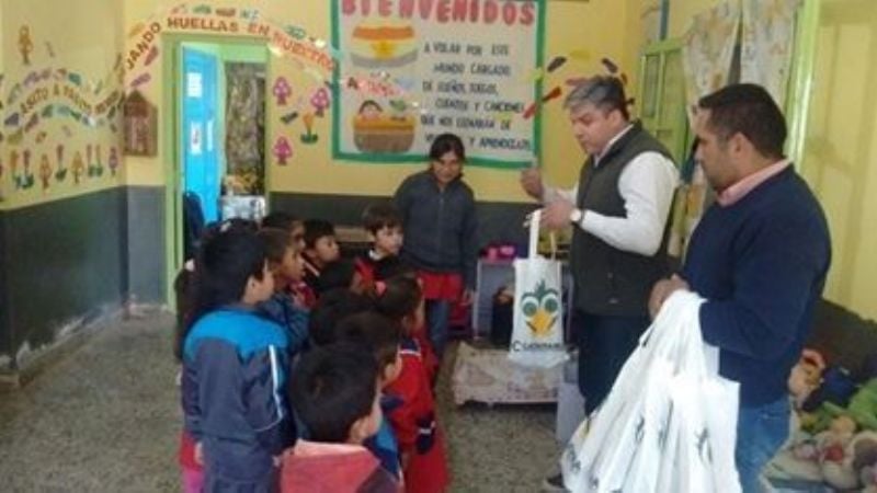 Gutiérrez visitó los Jardines de Infantes en Aconquija