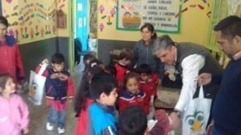 Gutiérrez visitó los Jardines de Infantes en Aconquija