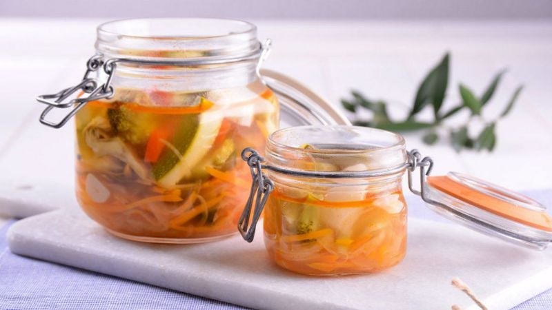 Prohíben la venta de un mix de verduras en escabeche en todo el país