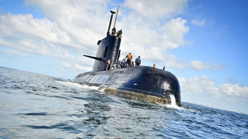 La Armada cree que el submarino explotó y buscan los restos