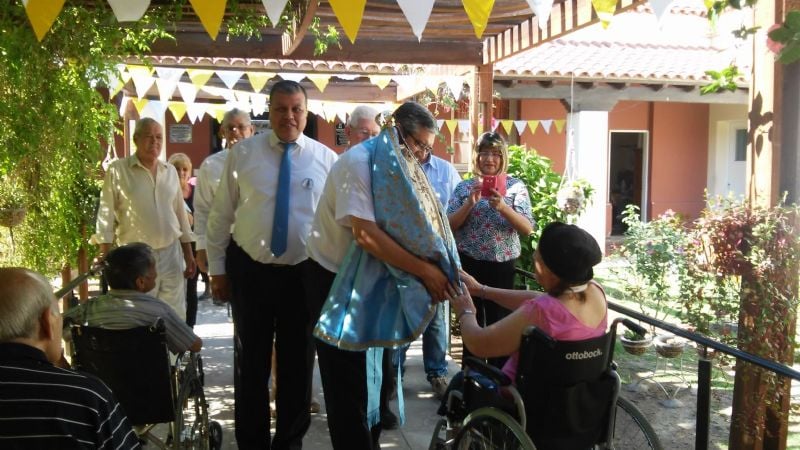 La Virgen del Valle emocionó a los abuelos del hogar Fray M. Esquiú
