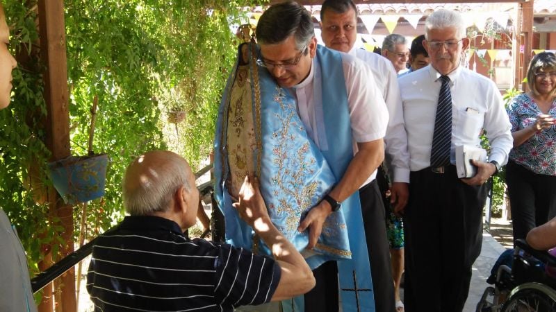 La Virgen del Valle emocionó a los abuelos del hogar Fray M. Esquiú
