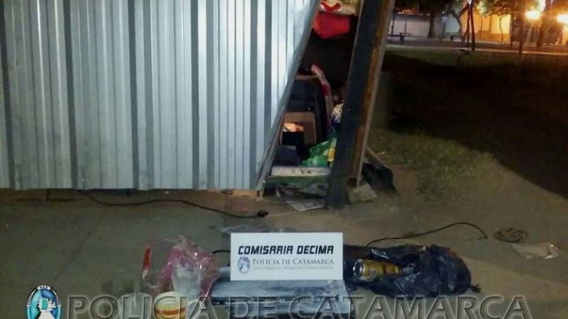 Sorprenden a un hombre robando en un local comercial