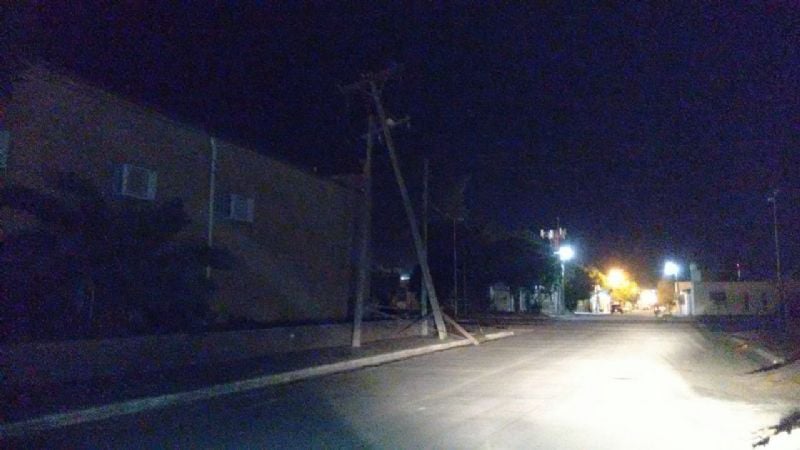 Se quebró un poste de energía y hubo problemas con el servicio