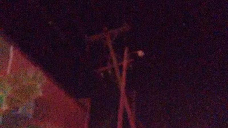 Se quebró un poste de energía y hubo problemas con el servicio