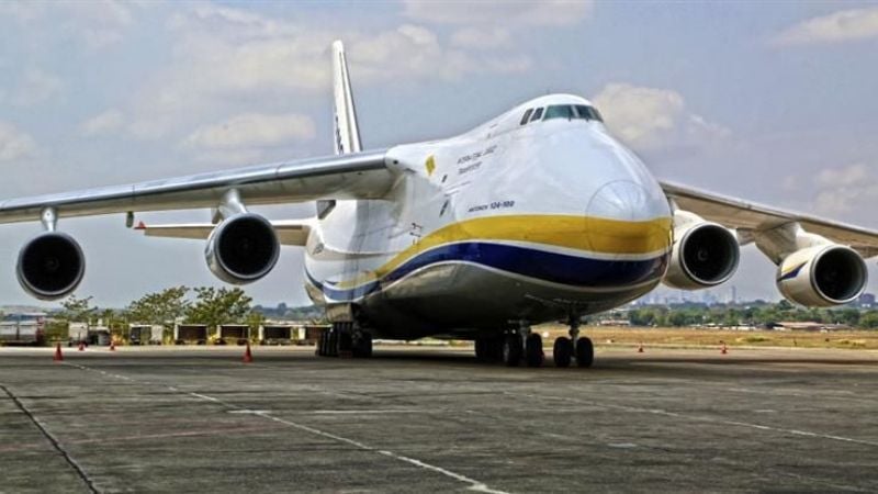 Llega desde Rusia "súper avión" con minisubmarino