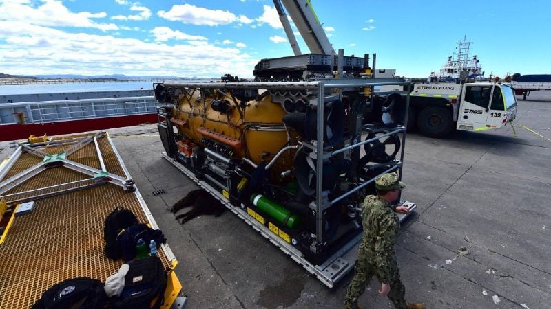 El fuerte viento demora un operativo de rescate clave del submarino