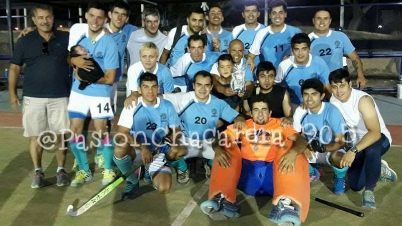 Moro en Damas y UNCa. en Caballeros, campeones del Hockey