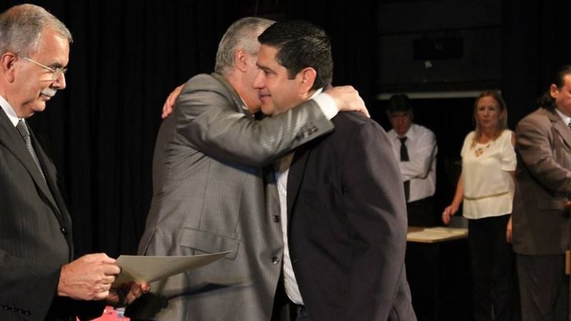 Ojeda recibió su diploma y se prepara para un nuevo mandato