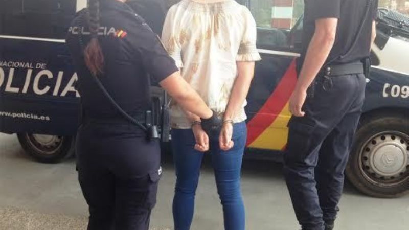Detienen a una mujer que tenía pedido judicial