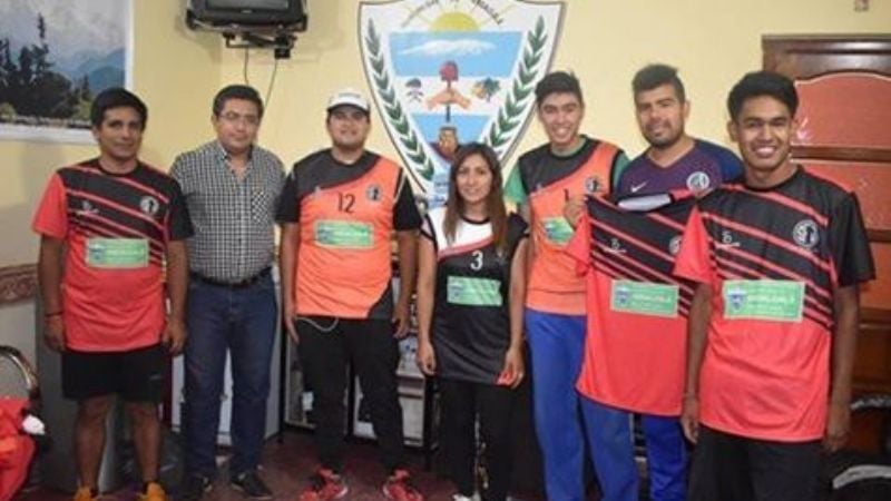 Entregan indumentaria deportiva al Club San Francisco Voley