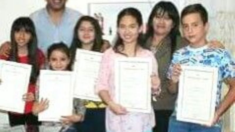 Entregaron autorizaciones a alumnos que viajan a Chile